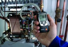 Differential digital presure manometer in use